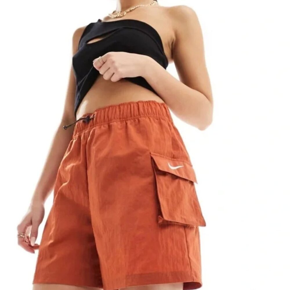 NWT Nike Women's Woven High-Rise Shorts, small